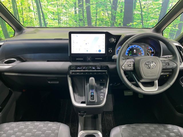 TOYOTA VOXY HYBRID 2025 Image 31