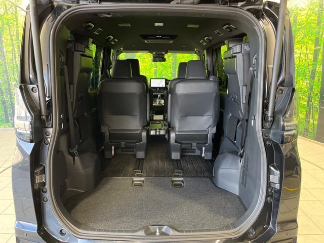 TOYOTA VOXY HYBRID 2025 Image 31