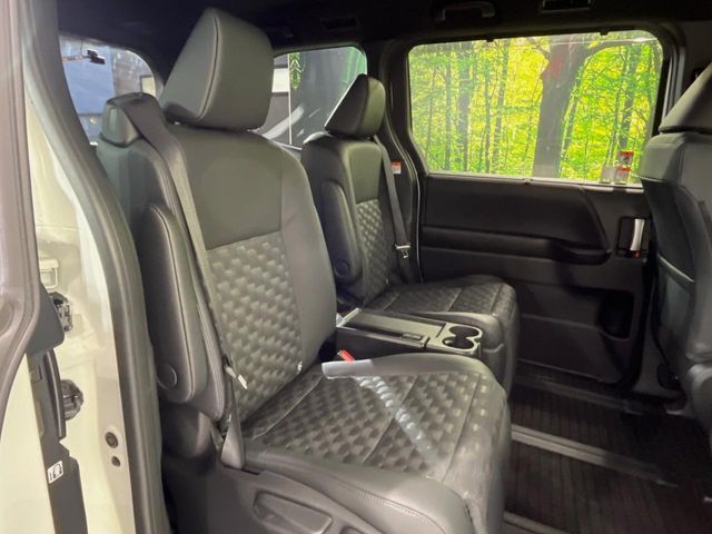 TOYOTA VOXY HYBRID 2024 Image 31