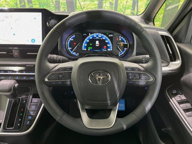 TOYOTA VOXY HYBRID 2024 Image 31