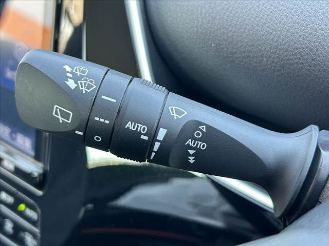 TOYOTA PRIUS 2019 Image 31