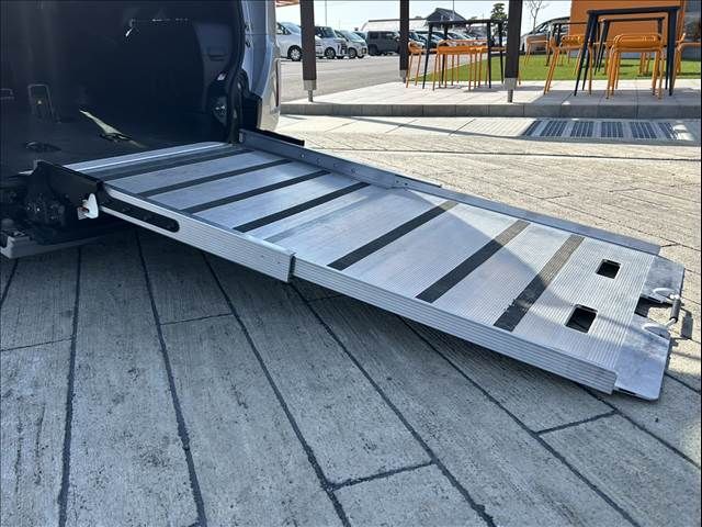 TOYOTA VOXY 2014 Image 31