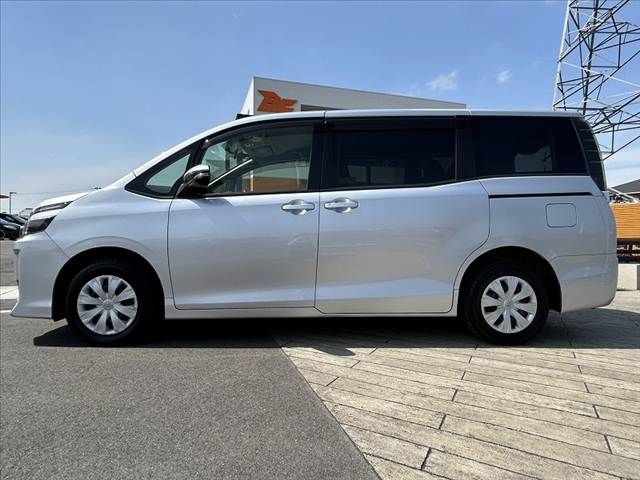 TOYOTA VOXY 2014 Image 31