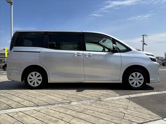 TOYOTA VOXY 2014 Image 31