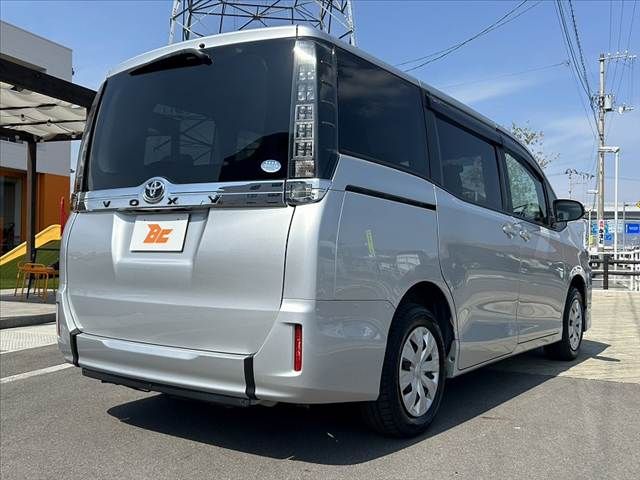 TOYOTA VOXY 2014 Image 31