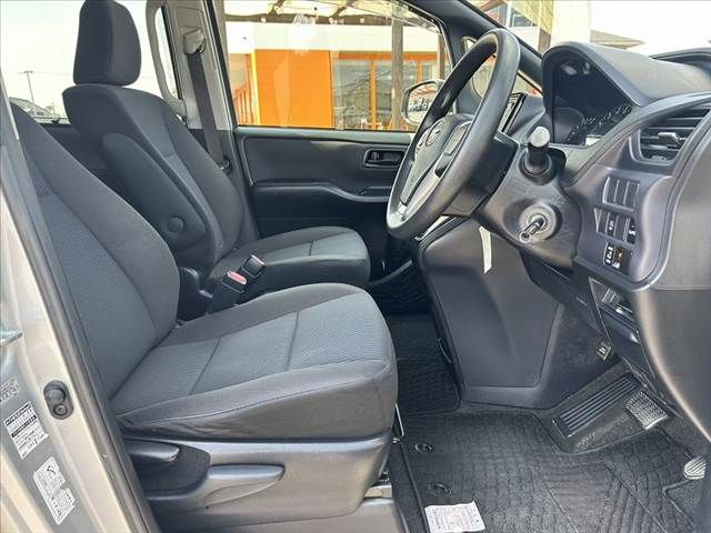 TOYOTA VOXY 2014 Image 31