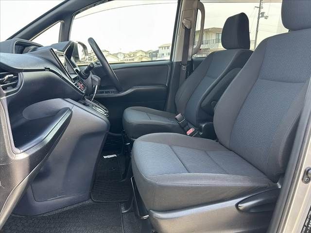 TOYOTA VOXY 2014 Image 31