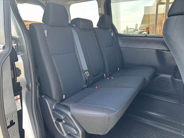 TOYOTA VOXY 2014 Image 31