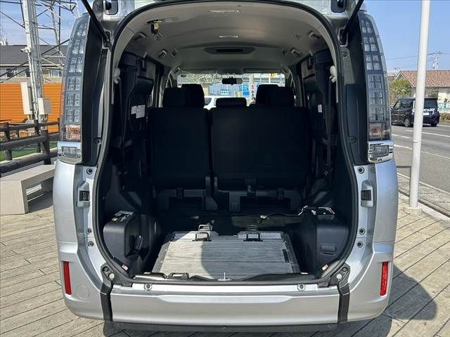 TOYOTA VOXY 2014 Image 31