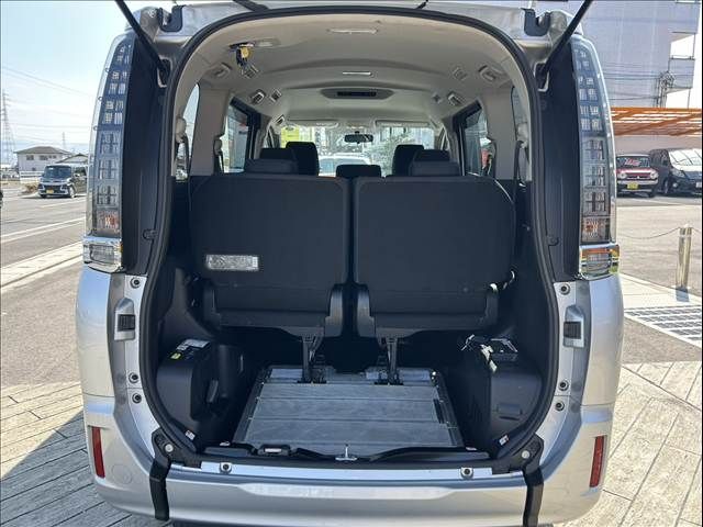 TOYOTA VOXY 2014 Image 31