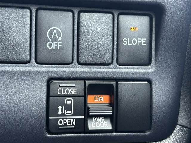 TOYOTA VOXY 2014 Image 31