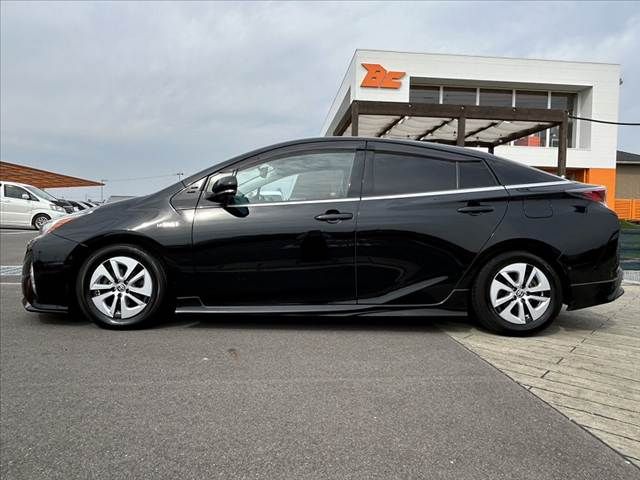 TOYOTA PRIUS 2017 Image 31