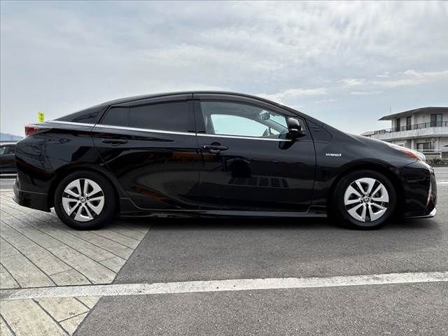TOYOTA PRIUS 2017 Image 31