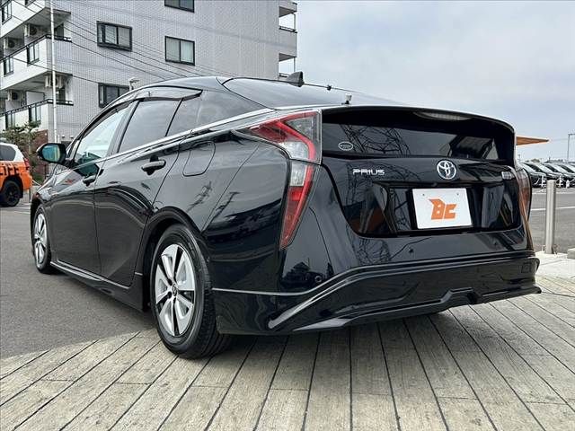 TOYOTA PRIUS 2017 Image 31