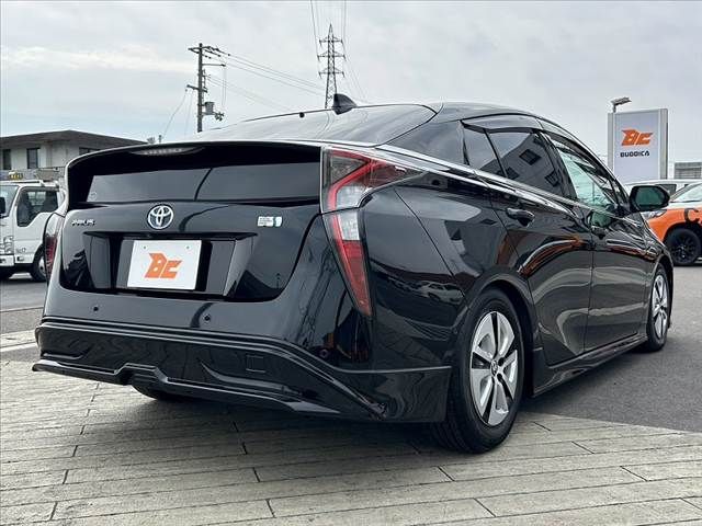 TOYOTA PRIUS 2017 Image 31