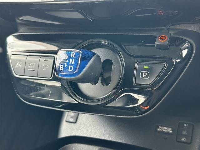 TOYOTA PRIUS 2017 Image 31