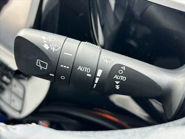 TOYOTA PRIUS 2017 Image 31