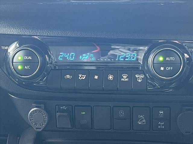 TOYOTA HILUX 4WD 2022 Image 31