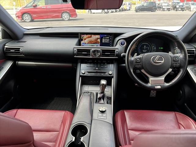 TOYOTA LEXUS IS300H 2017 Image 31