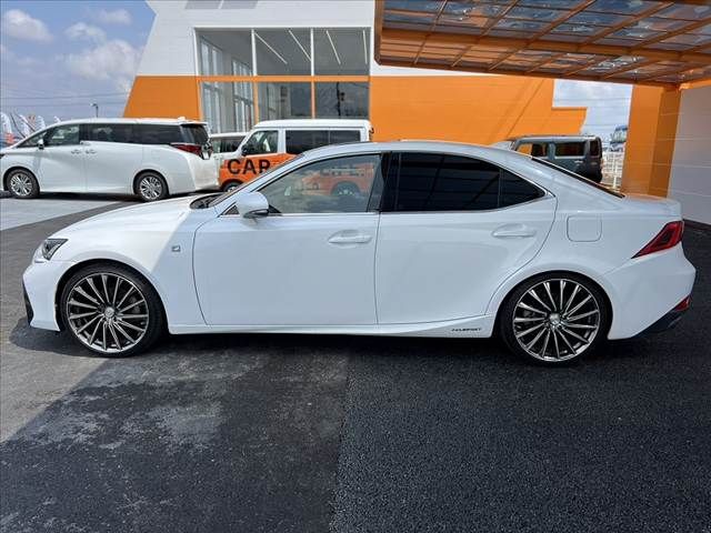 TOYOTA LEXUS IS300H 2017 Image 31
