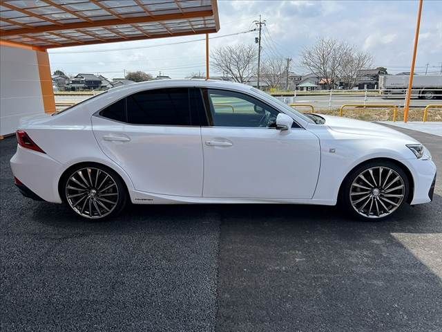 TOYOTA LEXUS IS300H 2017 Image 31