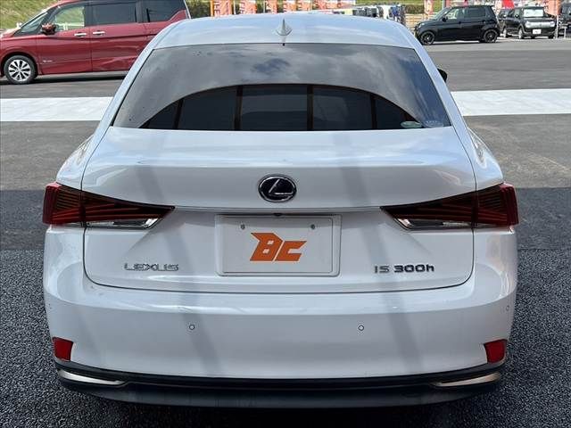 TOYOTA LEXUS IS300H 2017 Image 31