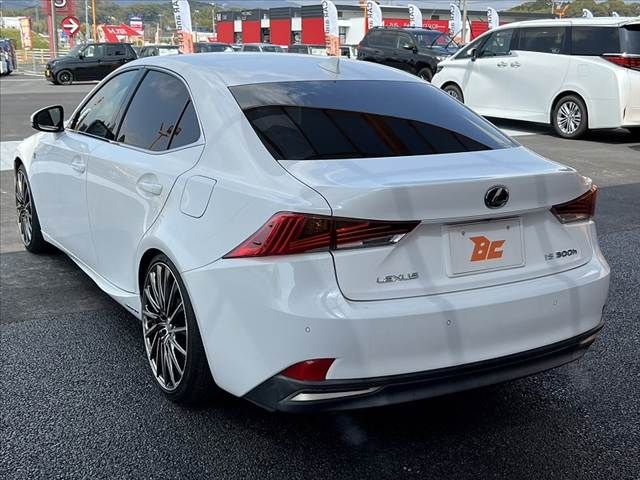 TOYOTA LEXUS IS300H 2017 Image 31