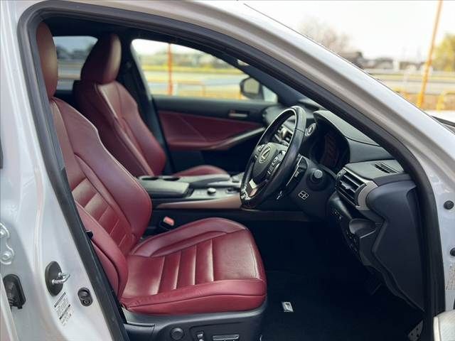 TOYOTA LEXUS IS300H 2017 Image 31