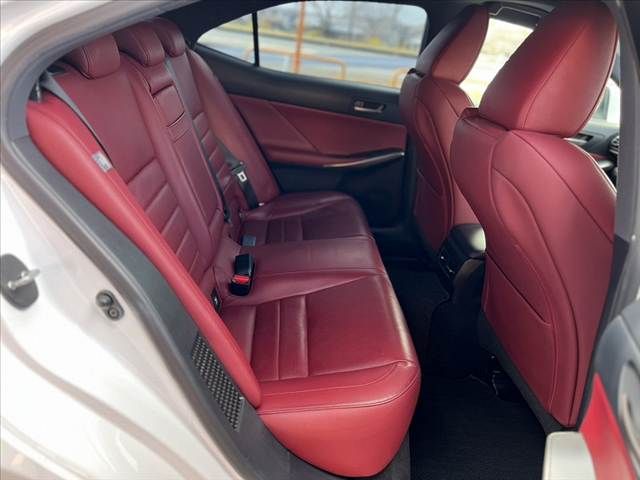 TOYOTA LEXUS IS300H 2017 Image 31