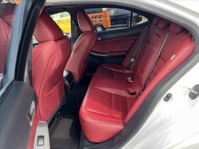 TOYOTA LEXUS IS300H 2017 Image 31