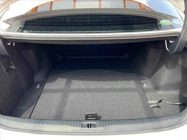 TOYOTA LEXUS IS300H 2017 Image 31