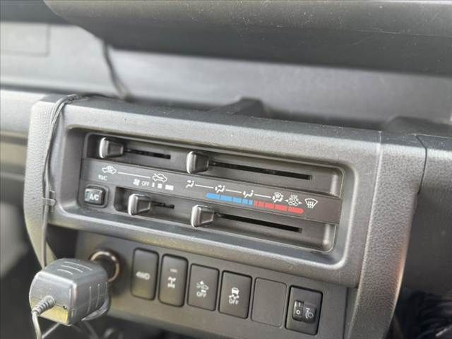 DAIHATSU HIJET TRUCK 4WD 2018 Image 31