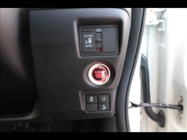 HONDA N BOX CUSTOM 2018 Image 31