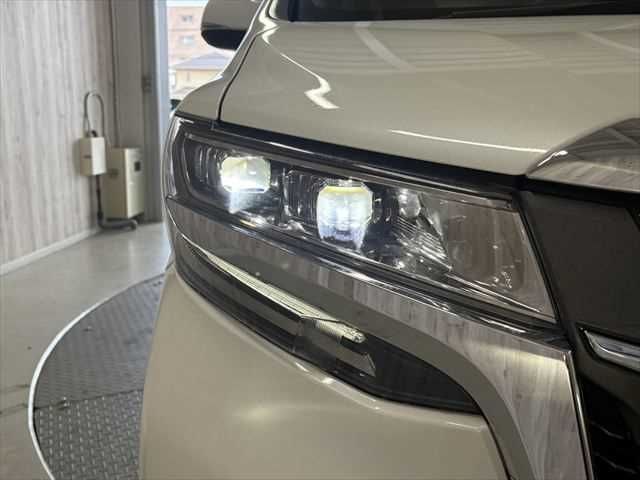 TOYOTA ALPHARD HYBRID 4WD 2018 Image 31