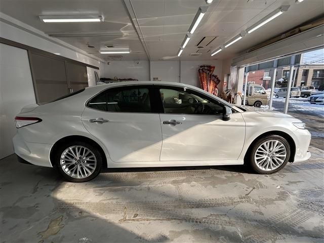 TOYOTA CAMRY HYBRID 2020 Image 31