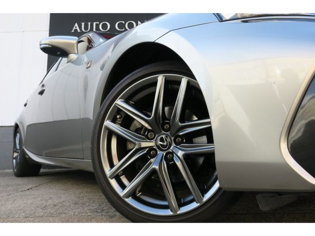 TOYOTA LEXUS IS300H 2018 Image 31