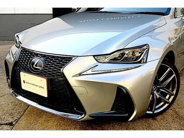 TOYOTA LEXUS IS300H 2018 Image 31