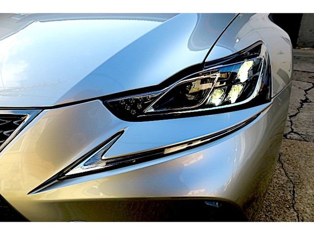 TOYOTA LEXUS IS300H 2018 Image 31