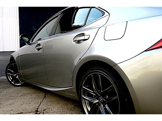 TOYOTA LEXUS IS300H 2018 Image 31