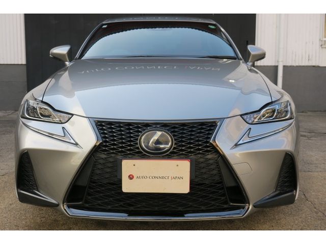 TOYOTA LEXUS IS300H 2018 Image 31