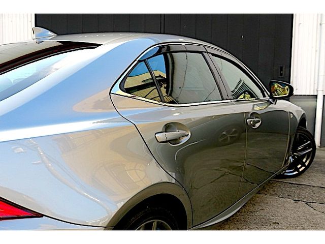 TOYOTA LEXUS IS300H 2018 Image 31