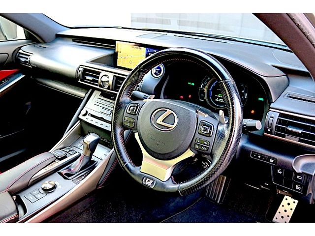 TOYOTA LEXUS IS300H 2018 Image 31