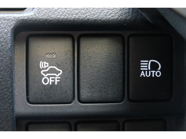 TOYOTA LEXUS IS300H 2018 Image 31