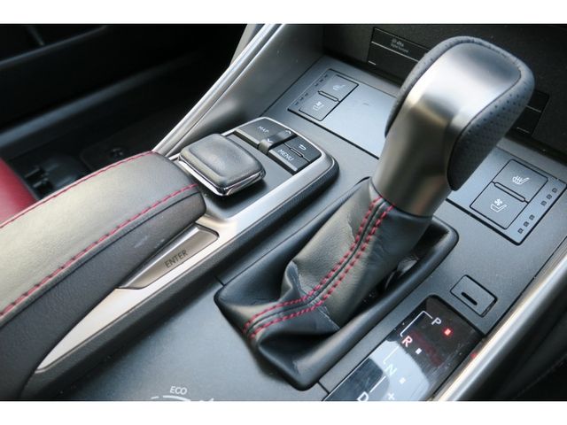 TOYOTA LEXUS IS300H 2018 Image 31