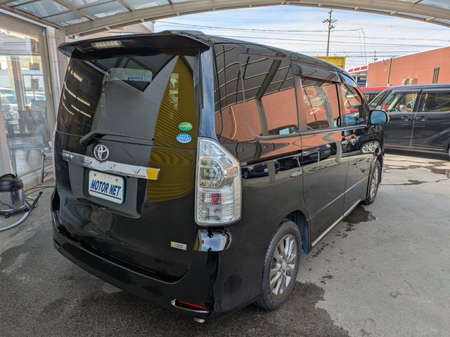 TOYOTA VOXY 2013 Image 31