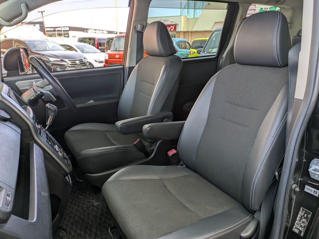 TOYOTA VOXY 2013 Image 31