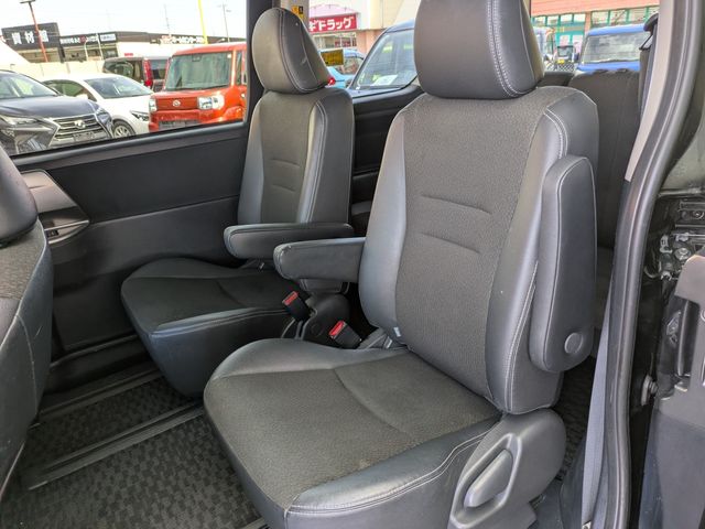 TOYOTA VOXY 2013 Image 31