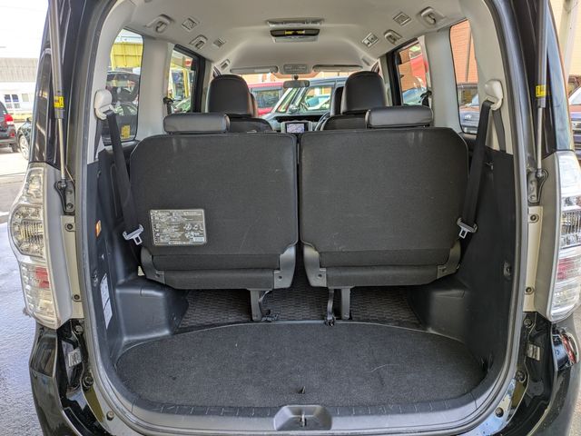 TOYOTA VOXY 2013 Image 31