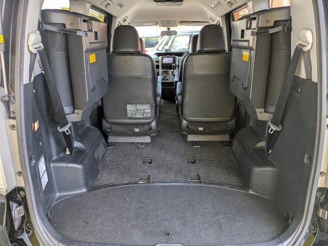 TOYOTA VOXY 2013 Image 31