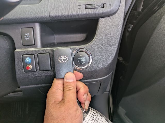 TOYOTA VOXY 2013 Image 31